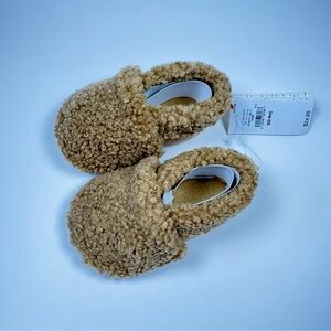 Gap baby slippers